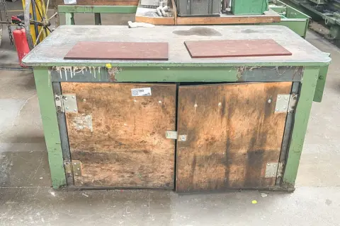 Workshop cabinet