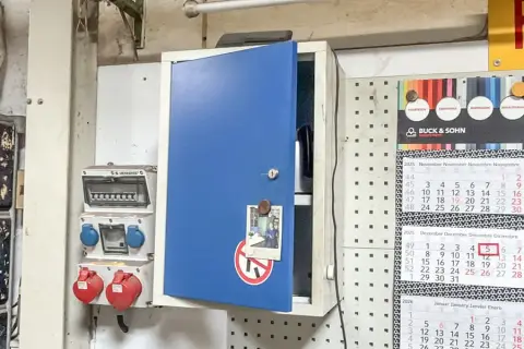 2 навесных шкафа