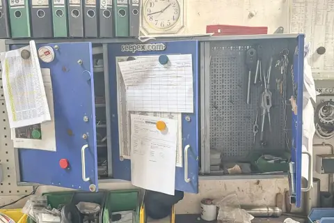 Навесной шкаф