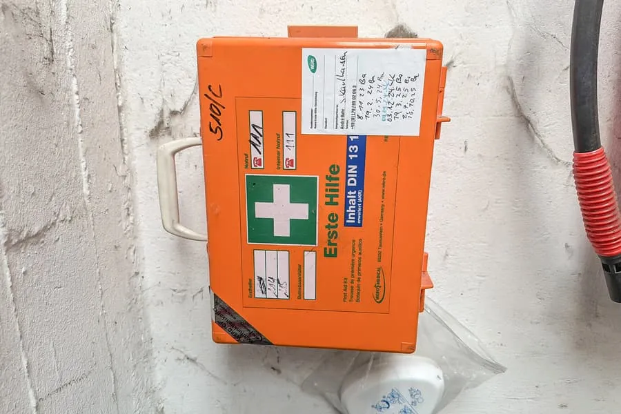 Trousse de premiers secours, remplie
