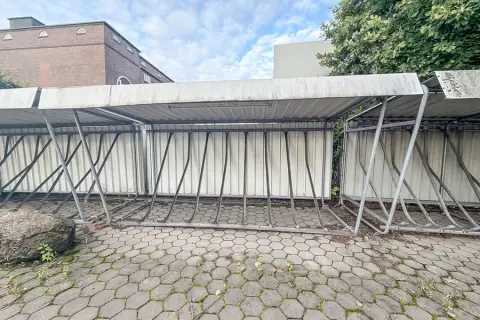 Abri à vélos couvert