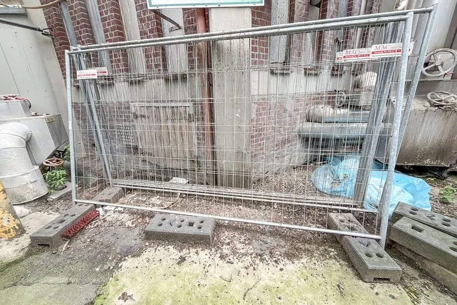 6 construction site fences