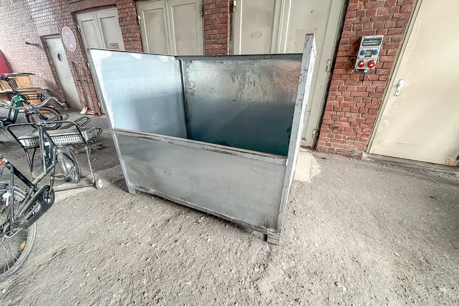 Kovová skladovací bedna
