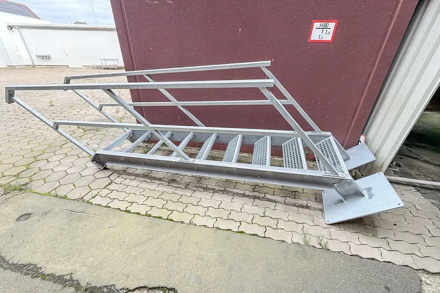 Hliníkový žebřík, 9stupňový