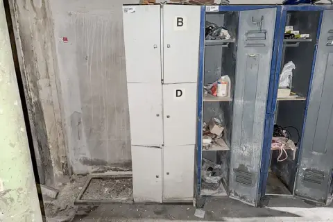 Kovová skříňka, 6dveřová