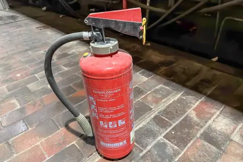 Feuerlöscher, 6 kg ABC Pulver