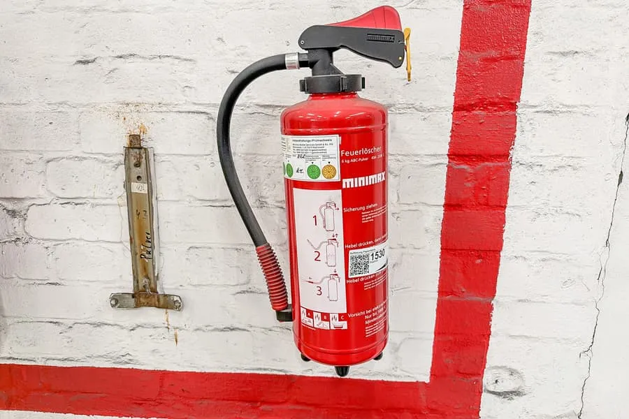 Fire extinguisher, 6 kg ABC powder