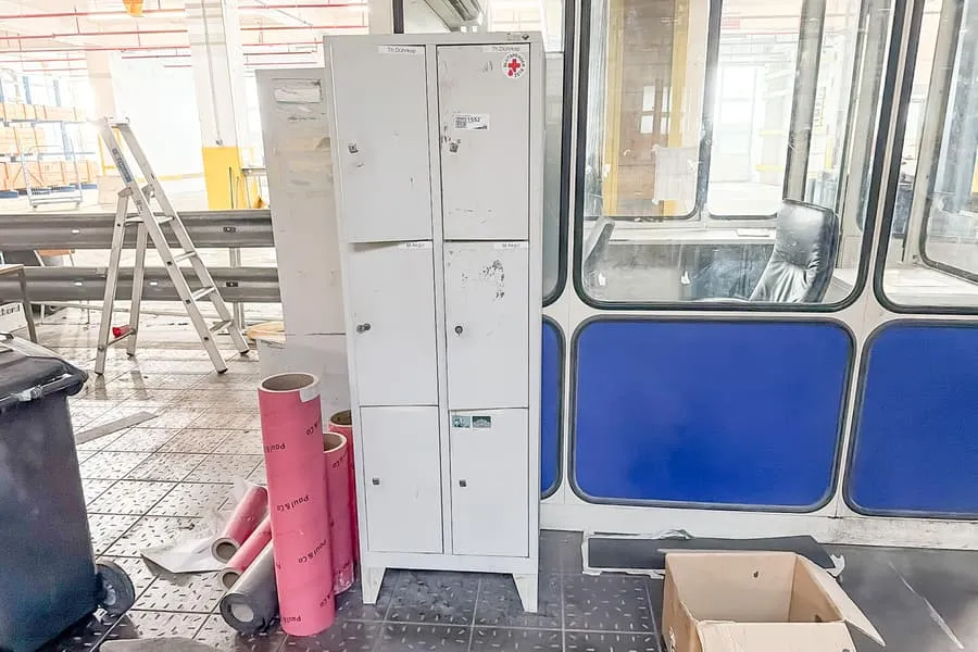 Metalen kast, 6-deurs