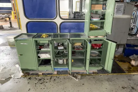 8 металлических шкафов