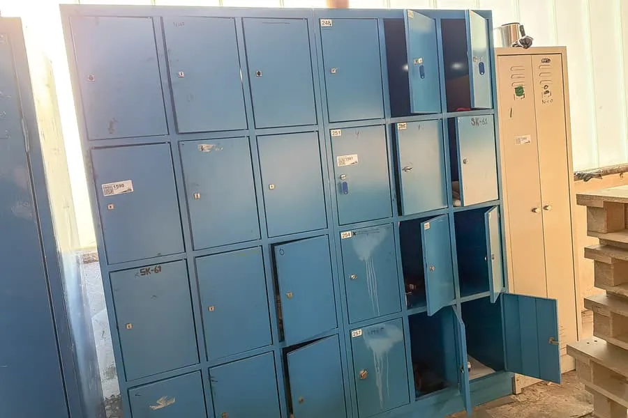 Metal locker, 12-door