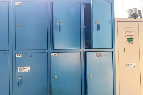 Металлический шкаф, 12-дверный