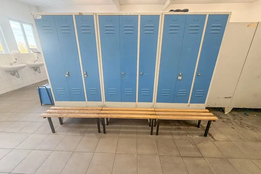 7 lockers, each with 3 doors