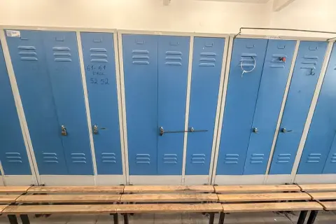 7 lockers, elk met 3 deuren