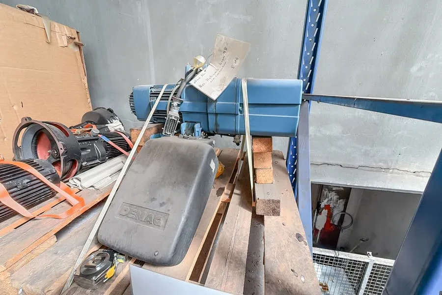 Hijswerk Demag