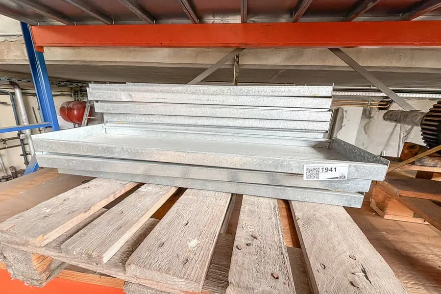 Partij metalen legplanken