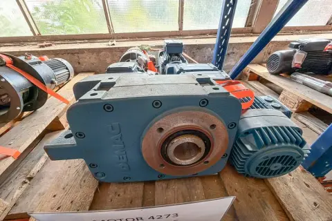 4 motoren Demag