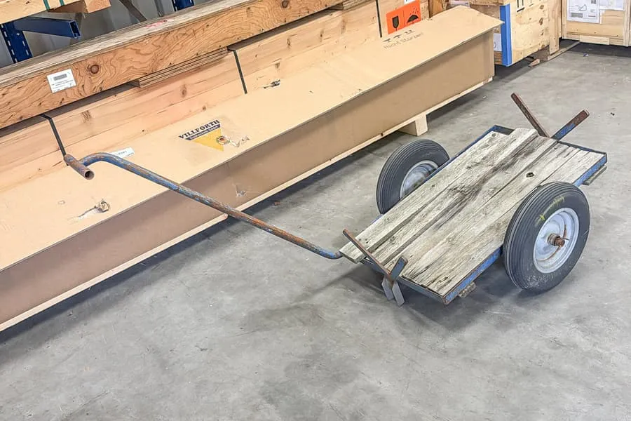 Wózek do transportu długich materiałów