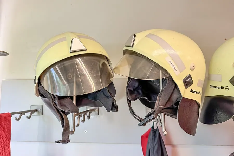 2 ochranné přilby Schuberth