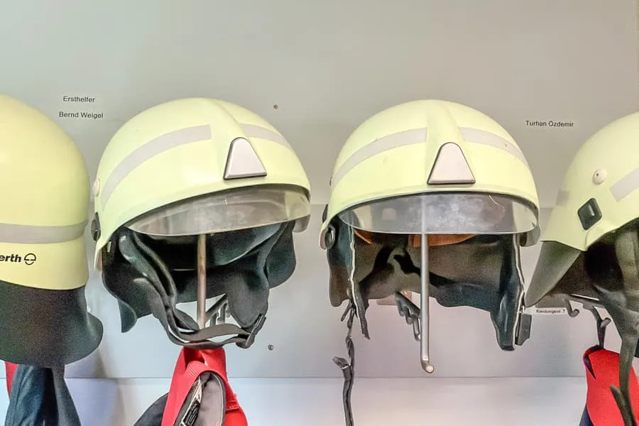 2 ochranné přilby Schuberth