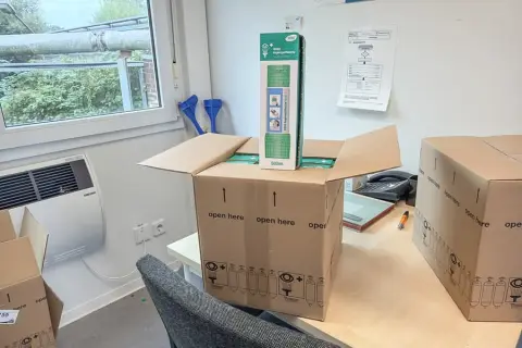 12 lahví očního výplachu Wero P5, každá 500 ml
