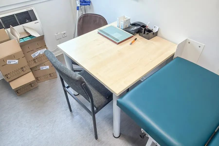 Tafel en 2 stoelen