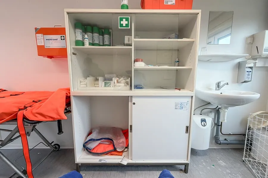 Armoire à pharmacie