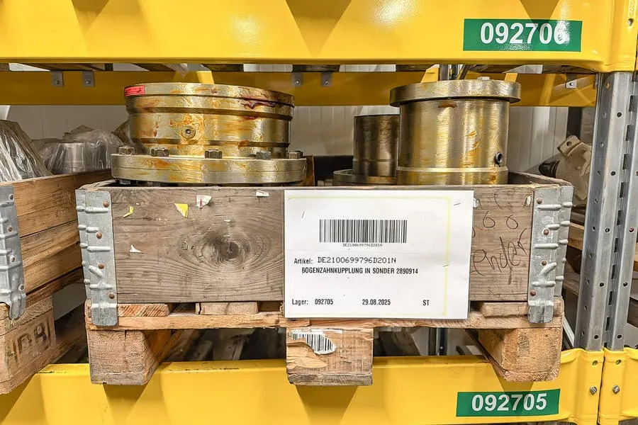 Pallet met gebogen tandkoppelingen 28914