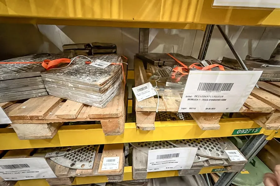 6 pallets met zeefplaten