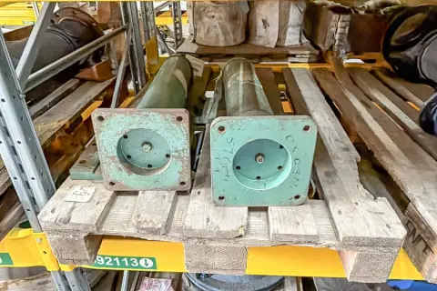 2 vérins pneumatiques
