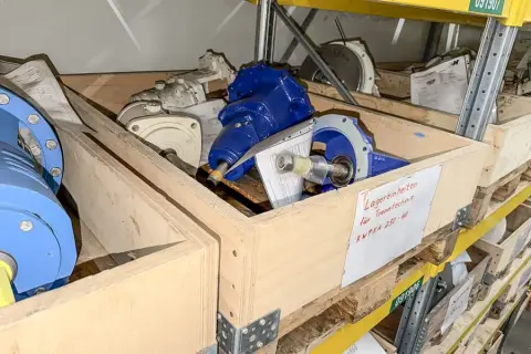 Pallet met lagereenheden voor scheidingstechnieken KWPKA250-40