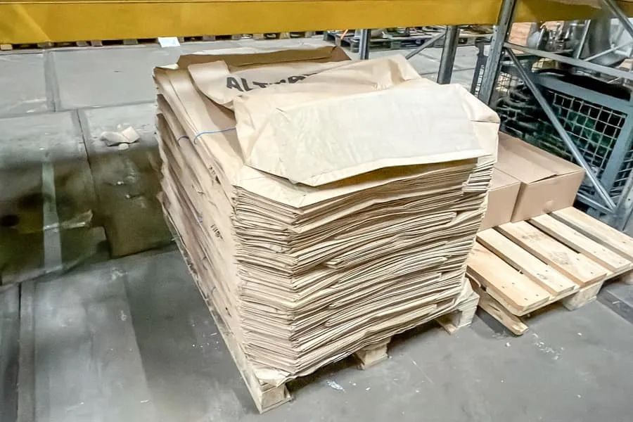 Palette avec sacs en papier