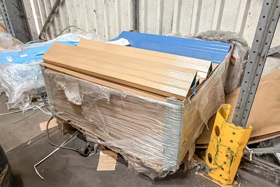 Palette mit Schlagschutzverpackungen für Walzen