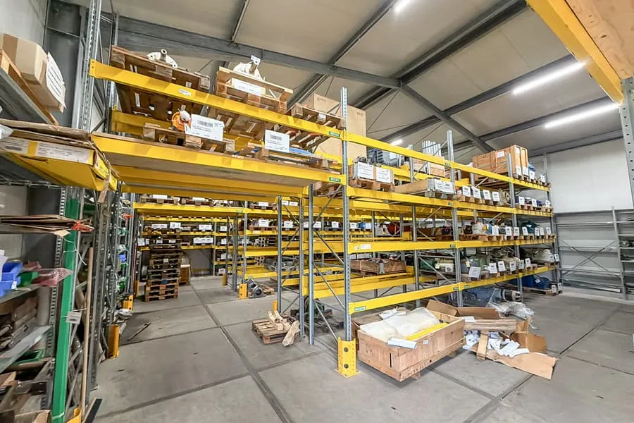 2 pallet racks, approx. 21 linear metres
