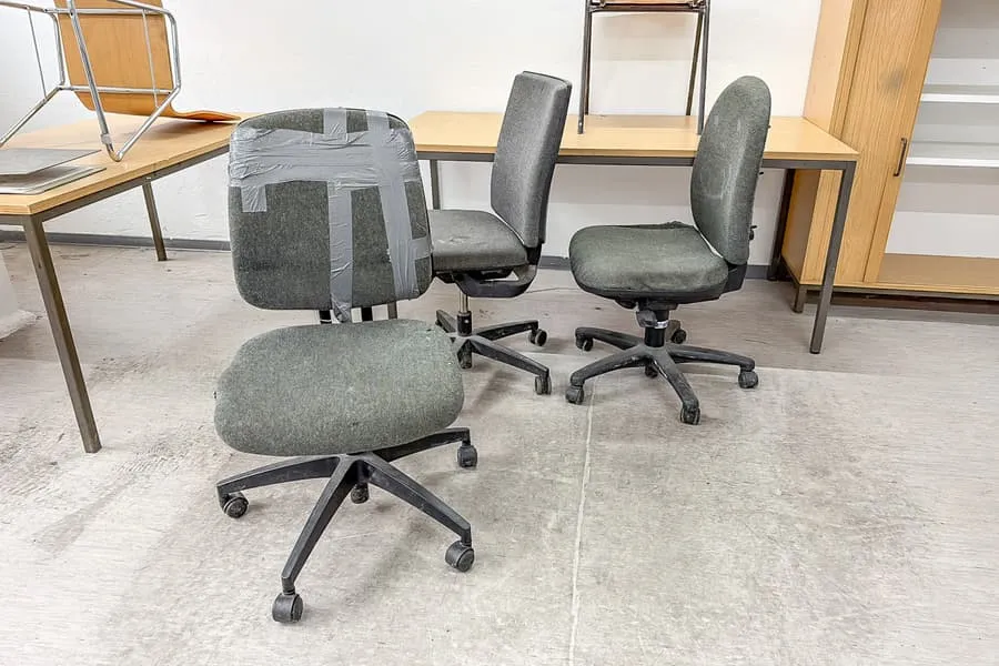 4 office swivel chairs