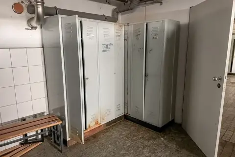 2 kluisjes, elk 4-deurs