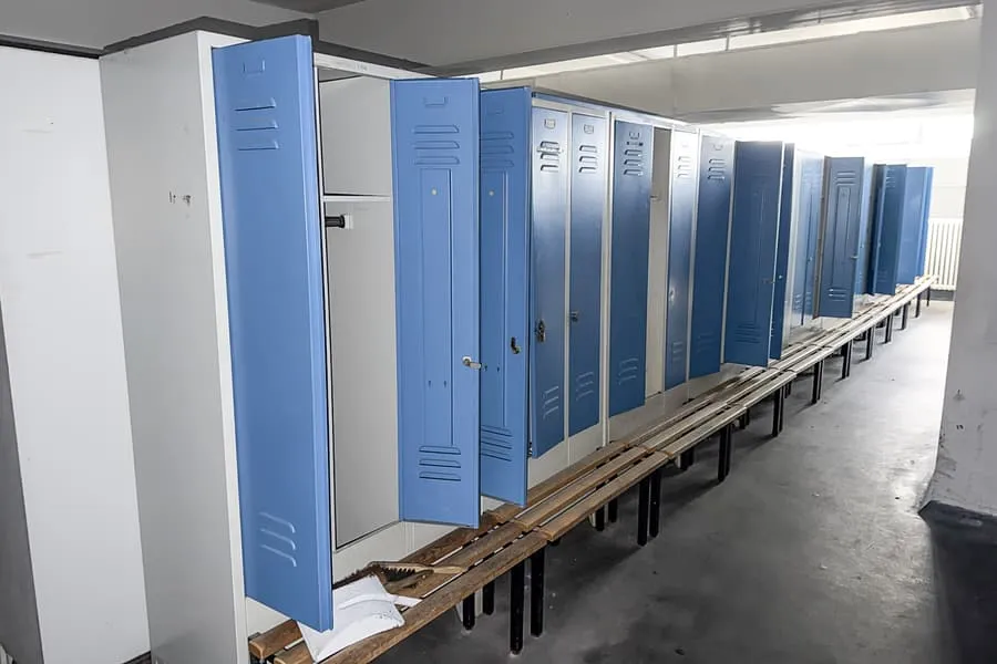 11 lockers, 3 doors each