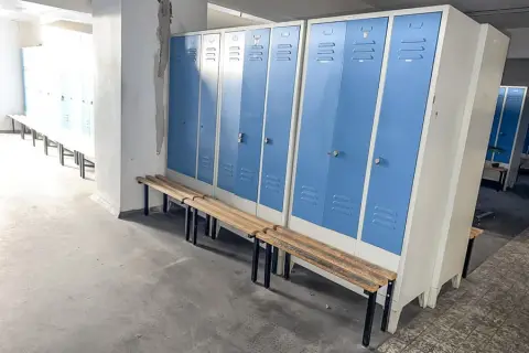 9 lockers, elk met 3 deuren