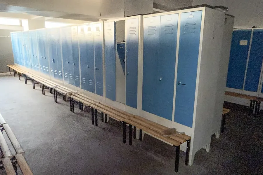 10 lockers, elk met 3 deuren