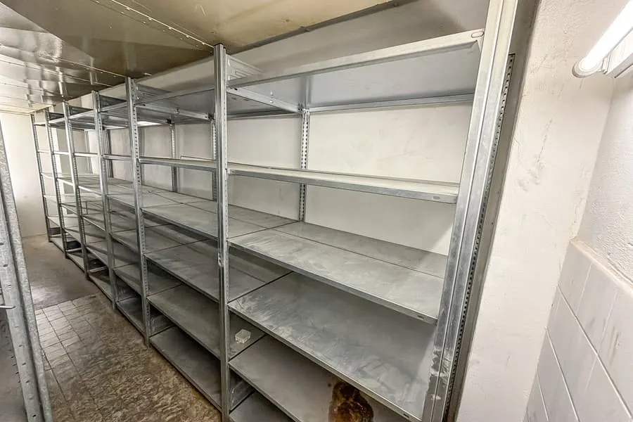 Regał wciskany, ok. 5,7 mb