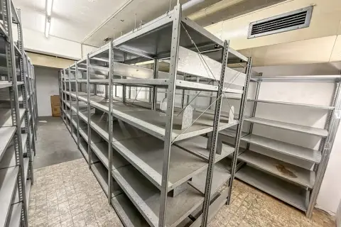 Slot-in shelving system, galvanised
