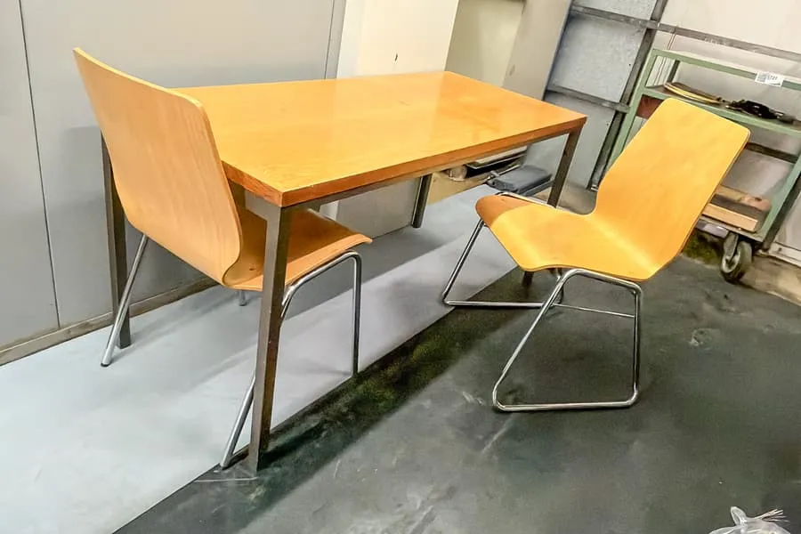 Table et 2 chaises