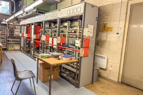 Schakelkastinstallatie AEG met inhoud