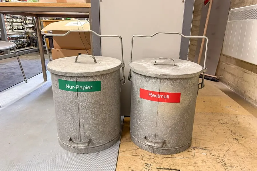 2 metalen emmers, verzinkt