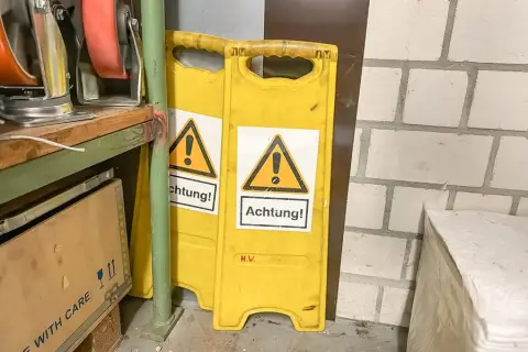 2 waarschuwingsborden