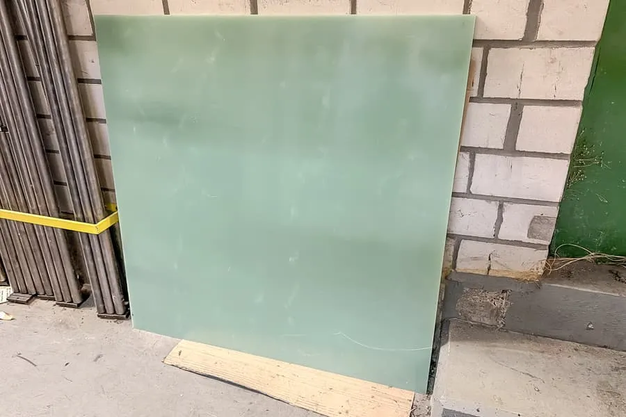 2 plaques en plexiglas