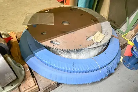 Pallet met tandwielen