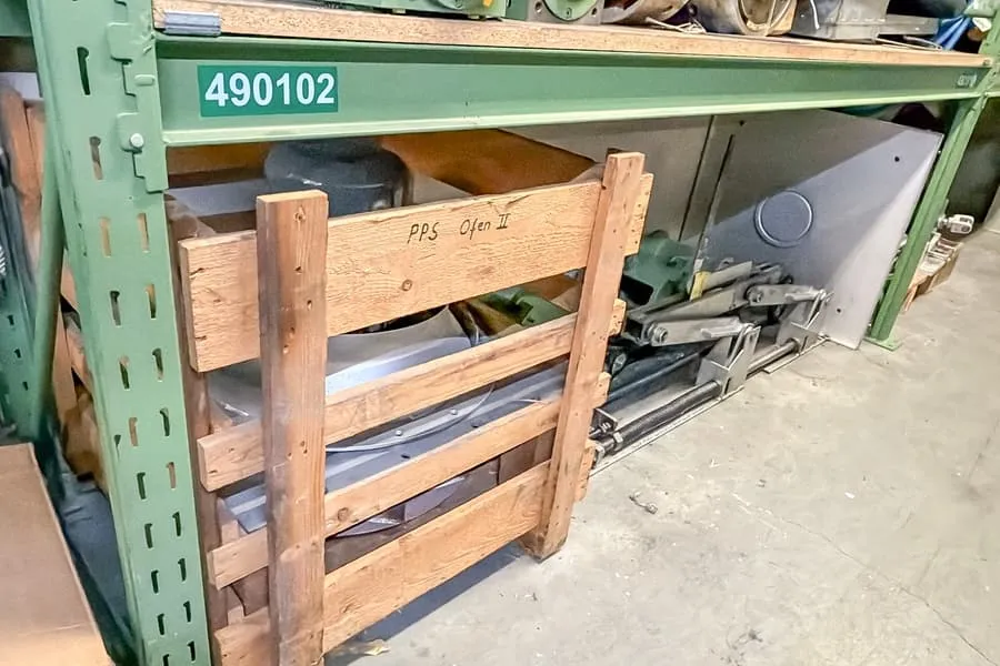 2 shelf levels: machine spare parts