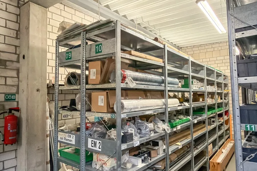 Rayonnage à assembler, env. 12 mètres linéaires