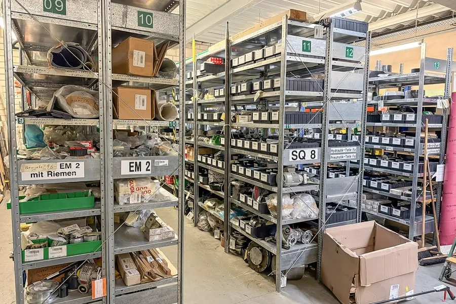 Rayonnage à assembler, env. 12 mètres linéaires