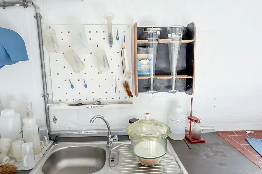 Partia wyposażenia laboratoryjnego